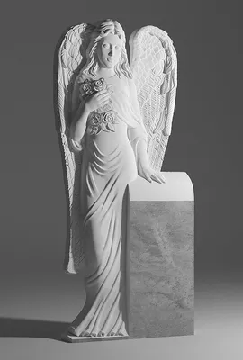Фотография статуи ангела под облачным небом в оттенках серого · Бесплатные  стоковые фото