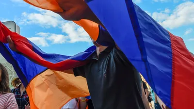 Женщины и армянский флаг иллюстрация штока. иллюстрации насчитывающей  удерживание - 129076090