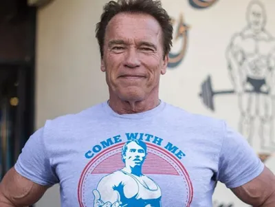 Арнольд Шварценеггер (Arnold Schwarzenegger) :: :: Actors and actresses ::  Актеры и Актрисы :: celebrities :: качки :: Знаменитости :: gif :: гиф  анимация (гифки - ПРИКОЛЬНЫЕ gif анимашки) / смешные картинки