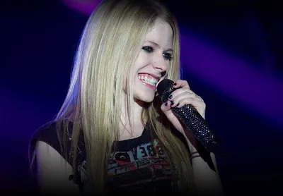 Avril Lavigne's Best Songs: From 'Sk8er Boi' to 'Bite Me'