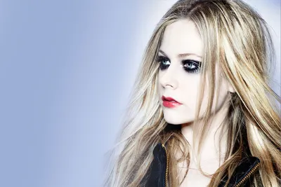 Avril Lavigne Reveals the Random Snack She Craved Before Paris Performance  - Parade