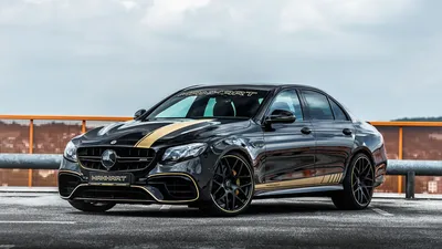 Обои на рабочий стол Автомобиль черного цвета Мерседес / Mercedes AMG E63 S  стоит на парковке, обои для рабочего стола, скачать обои, обои бесплатно