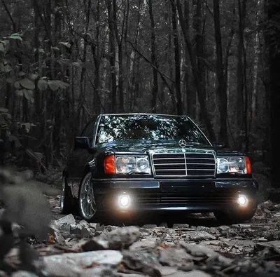 Mercedes-Benz Club on Instagram: “| Mercedes-Benz W124 E500. 🌟 _ 🚗: ???  📸: Via: @w124mylive _ Заходите в наш мага… | Черные автомобили, Мерседес  бэнс, Автомобили