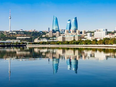 Символы Баку окрасились в цвета национального флага Азербайджана -  27.09.2021, Sputnik Азербайджан