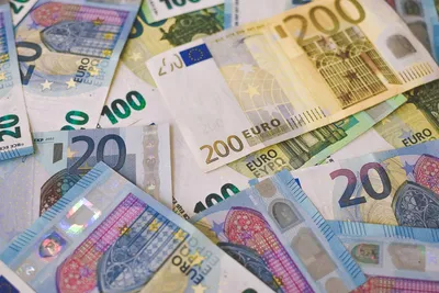 Европейский центробанк впервые за 20 лет полностью изменит дизайн банкнот  евро | Sobaka.ru