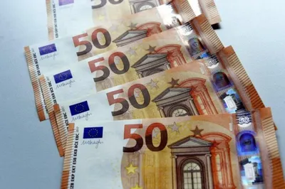 Банкноты Евро — стоковые фотографии и другие картинки Бизнес - Бизнес,  Богатство, Бумажные деньги - iStock
