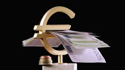 Европейские деньги - много банкноты евро Стоковое Изображение - изображение  насчитывающей учета, изображение: 67947603