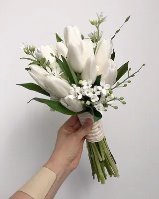Букет 35 белых тюльпанов-1 - заказ цветов в Санкт-Петербурге с доставкой на  дом. Приобрести ароматные Букеты из тюльпанов недорого.