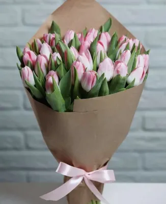 25 белых тюльпанов с ирисом - купить в Москве по цене 5490 р - Magic Flower