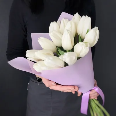 Букет из 25 белых тюльпанов купить в Твери по цене 3250 рублей | Камелия