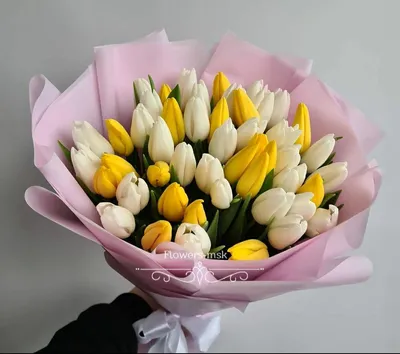 Букет из 19 белых и фиолетовых тюльпанов купить в Краснодаре