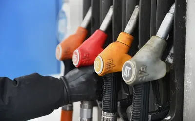 Пять способов распознать некачественный бензин - Российская газета