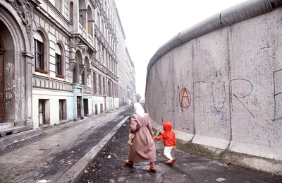 Падение Берлинской стены: в каком году была разрушена, причины и значение —  09.11.2022 — Статьи на РЕН ТВ