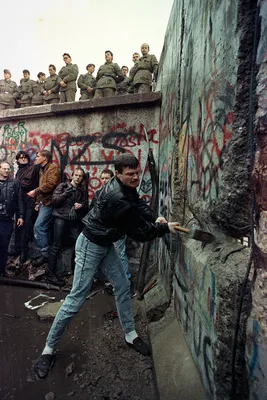 Будто жили в тюрьме»: история строительства и падения Берлинской стены — РБК