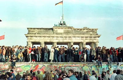 30 лет назад была разрушена Берлинская стена - Российская газета
