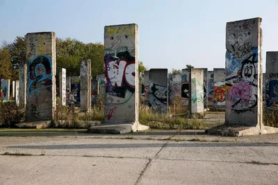 Я ломал ее молотком»: сын строителя Берлинской стены — об участии в ее  сносе - Газета.Ru
