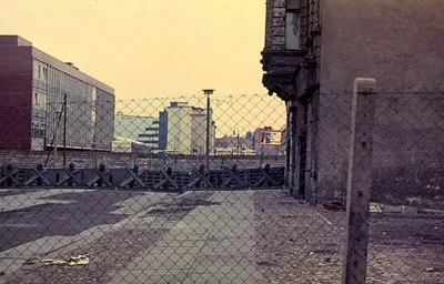 Об стенку. Чем была Берлинская стена, и что от нее осталось? (ВИДЕО)