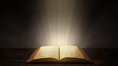 библия открытая стоковое фото. изображение насчитывающей чтение - 423266