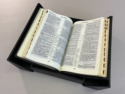 библия стоковое фото. изображение насчитывающей ново - 12127002