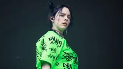 Billie Eilish разделась на концерте в Майами - VSRAP