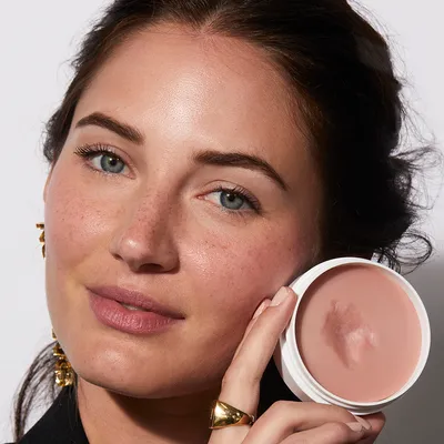 How to Conceal Under Eye Bags and Dark Circles