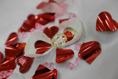 Красное сверкающим сердце блестки на синем фоне. Концепция дня Святого  Валентина. Идея любви. Стоковое Фото - изображение насчитывающей пинк,  конструкция: 208563072