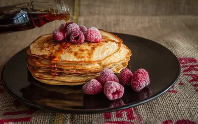 Блины с курицей, грибами и шпинатом