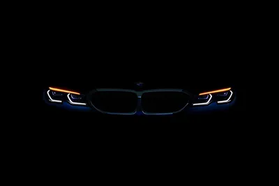 Обои на телефон bmw m4, bmw, автомобиль, движение, скорость, черный, дорога  - скачать бесплатно в высоком качестве из категории \"Машины\"