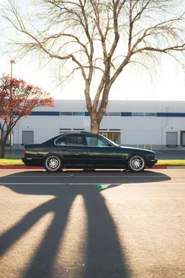 Машина BMW E34 на трассе заката , …» — создано в Шедевруме