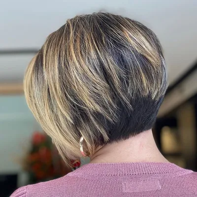 Короткая стрижка боб-каре вид сзади: 10 великолепных идей для дам 40-50 лет  | Осветление волос, Стрижка, Осветленная блондинка