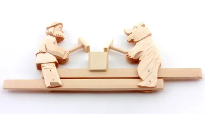 Игрушка \"Кузнецы\" - Богородская резная игрушка (мужик и медведь) - купить  по цене 860 руб. | Дом Русской Игрушки