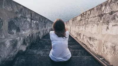 Что такое одиночество и как с ним справиться | РБК Life