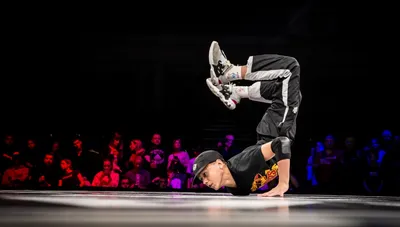 35 крутейших фотографий брейк-данса: уличный танец, который обошёл все  законы физики и гравитации
