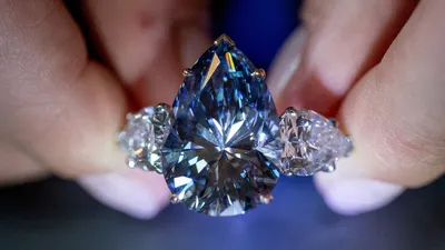 Посмотрите на самый крупный бриллиант Bleu Royal. Его продали за $44 млн |  РБК Life