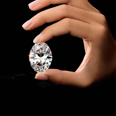 На аукционе Sotheby's продан уникальный овальный бриллиант весом 102 карата