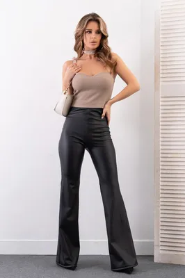 Как и с чем носить женские черные брюки: ФОТО, стильные образы, модные  тренды 2024