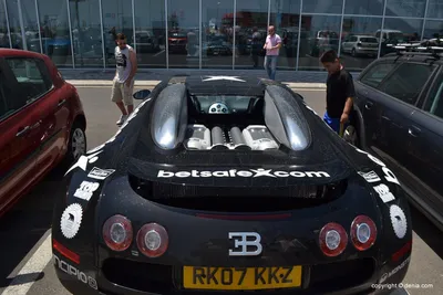 Гиперкар Bugatti Divo без пробега продают вдвое дороже стартовой цены -  читайте в разделе Новости в Журнале Авто.ру
