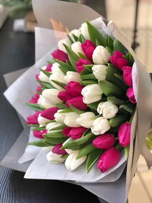 9 разноцветных тюльпанов микс по цене 2695 ₽ - купить в RoseMarkt с  доставкой по Санкт-Петербургу