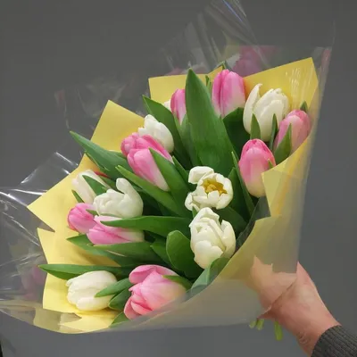 Букет тюльпанов с розой, маттиолой и статицей купить с доставкой в СПб