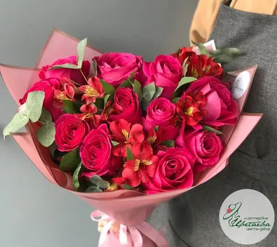 Букет для мамы на день рождения из эустом и роз - заказать и купить за 6  860 ₽ с доставкой в Москве - партнер «ЦВЕТОЧКИ»