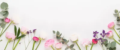 букет весенних цветов с тюльпанами в стеклянной банке Стоковое Изображение  - изображение насчитывающей листья, фото: 270774071