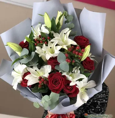 Заказать свежий букет из 25 красных роз в Минске