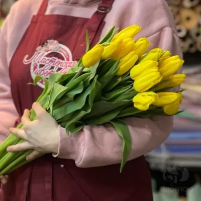 Букет с тюльпанами «для настроения», артикул F1243873 - 3200 рублей,  доставка по городу. Flawery - доставка