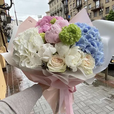 Букет из георгин, кустовых роз и дельфиниума - заказать доставку цветов в  Москве от Leto Flowers