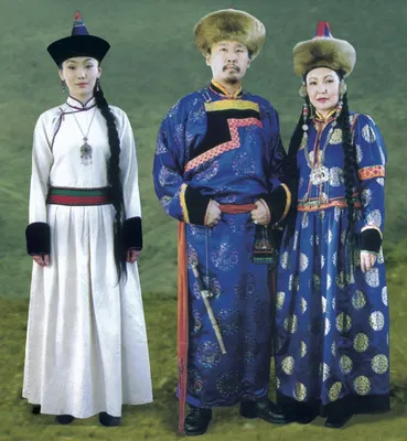 На страже традиций: как бурятский народный костюм живёт отдельно от народа?