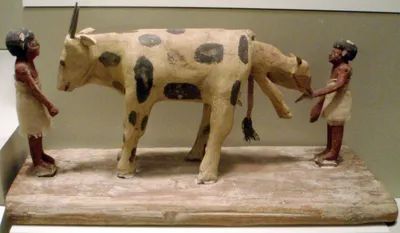 File:AncientEgyptianFigurines-BirthingCow-ROM.png - Wikimedia Commons