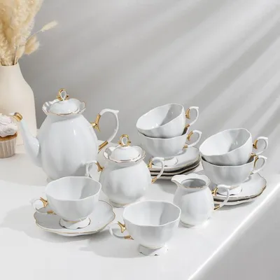Чайный сервиз, старинный, с узорами…» — создано в Шедевруме