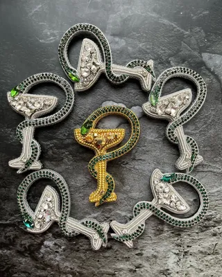 Обновленная скульптура чаши со змеей украшает Гродненский государственный  медицинский университет - NewGrodno.By