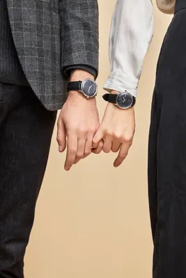 На какой руке носят часы женщины и мужчины по этикету: правила