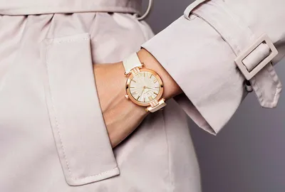 На какой руке носят часы мужчины, а на какой женщины? Советы от  Correa.com.ua